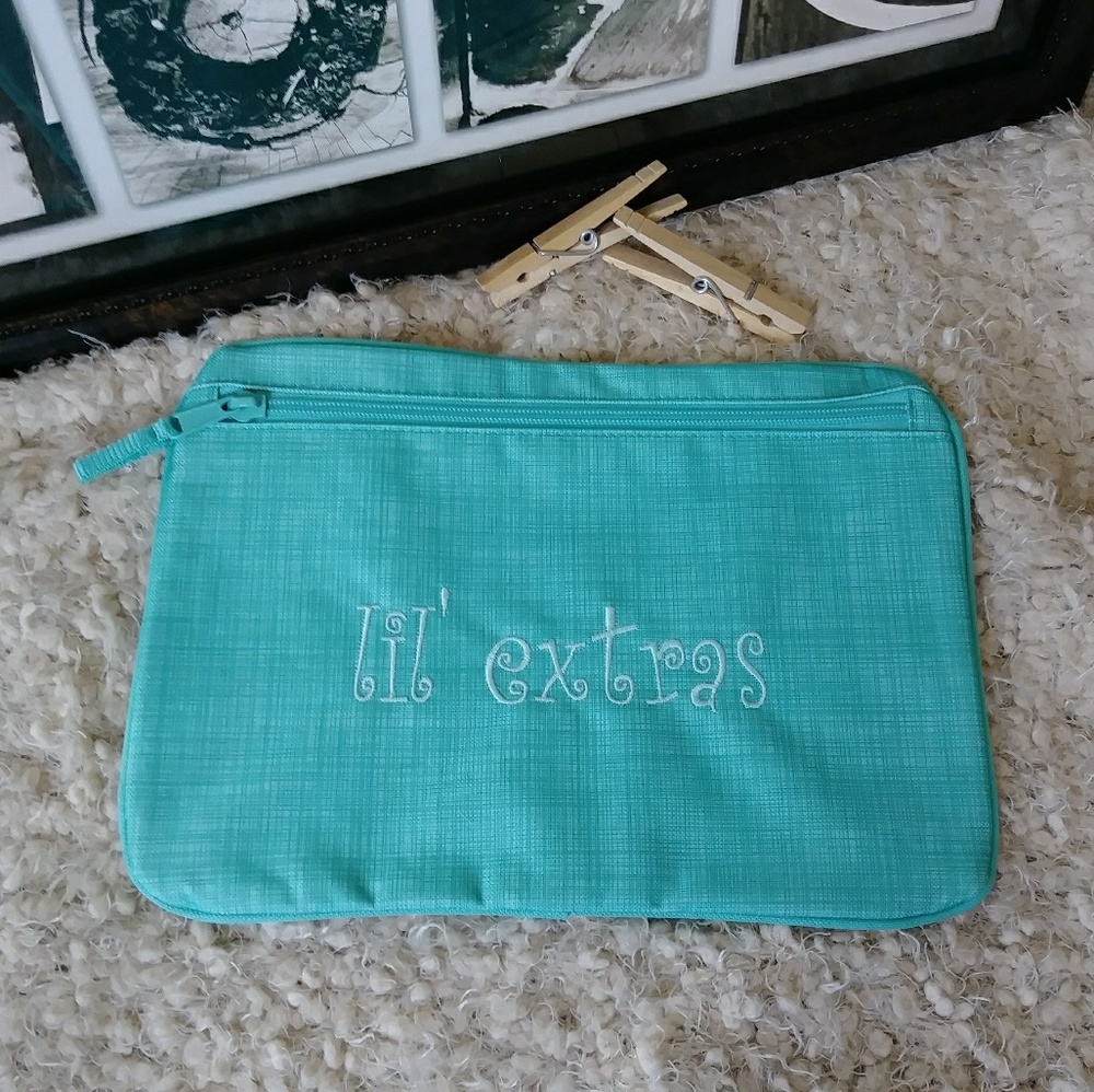 Thirty One Snap On Pocket!